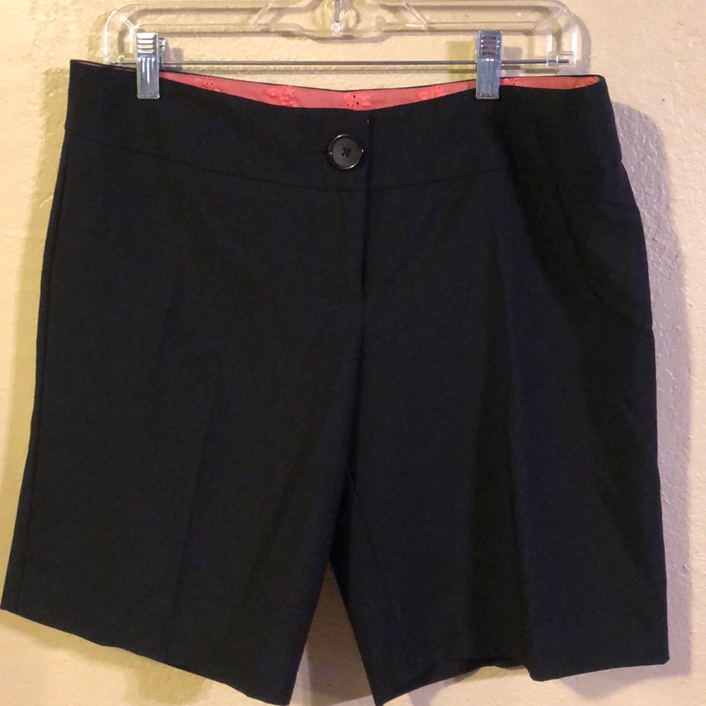 Pre-own Guess Bermuda shorts size 30